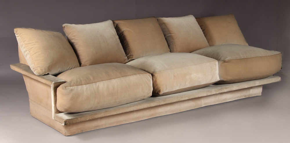 SOFA CONFORTABLE MODELO DE MATTA PARA TRES AMPLIOS CUERPOS. SOFA CONFORTABLE MODELO DE MATTA PARA TRES AMPLIOS CUERPOS.