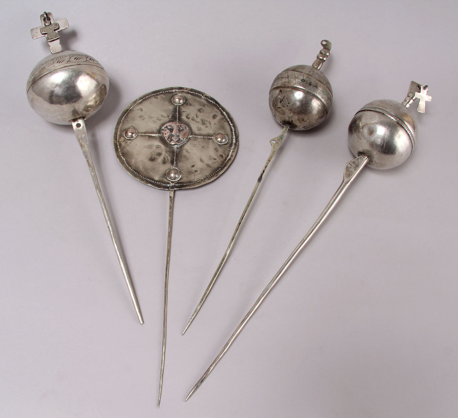  CUATRO ANTIGUOS TUPOS ARAUCANOS DEL SIGLO XIX. 