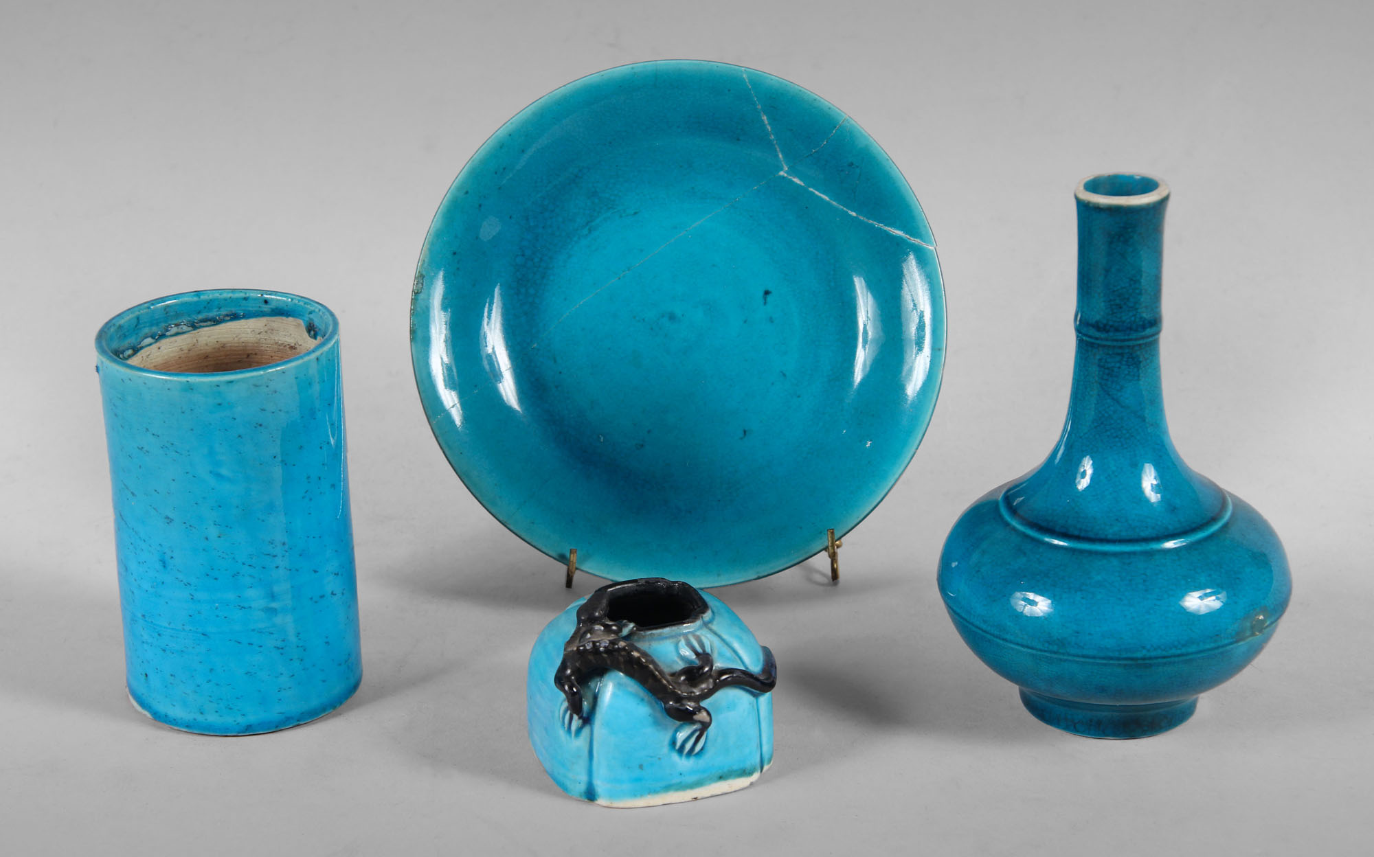  CUATRO PIEZAS DE ANTIGUA PORCELANA CHINA.