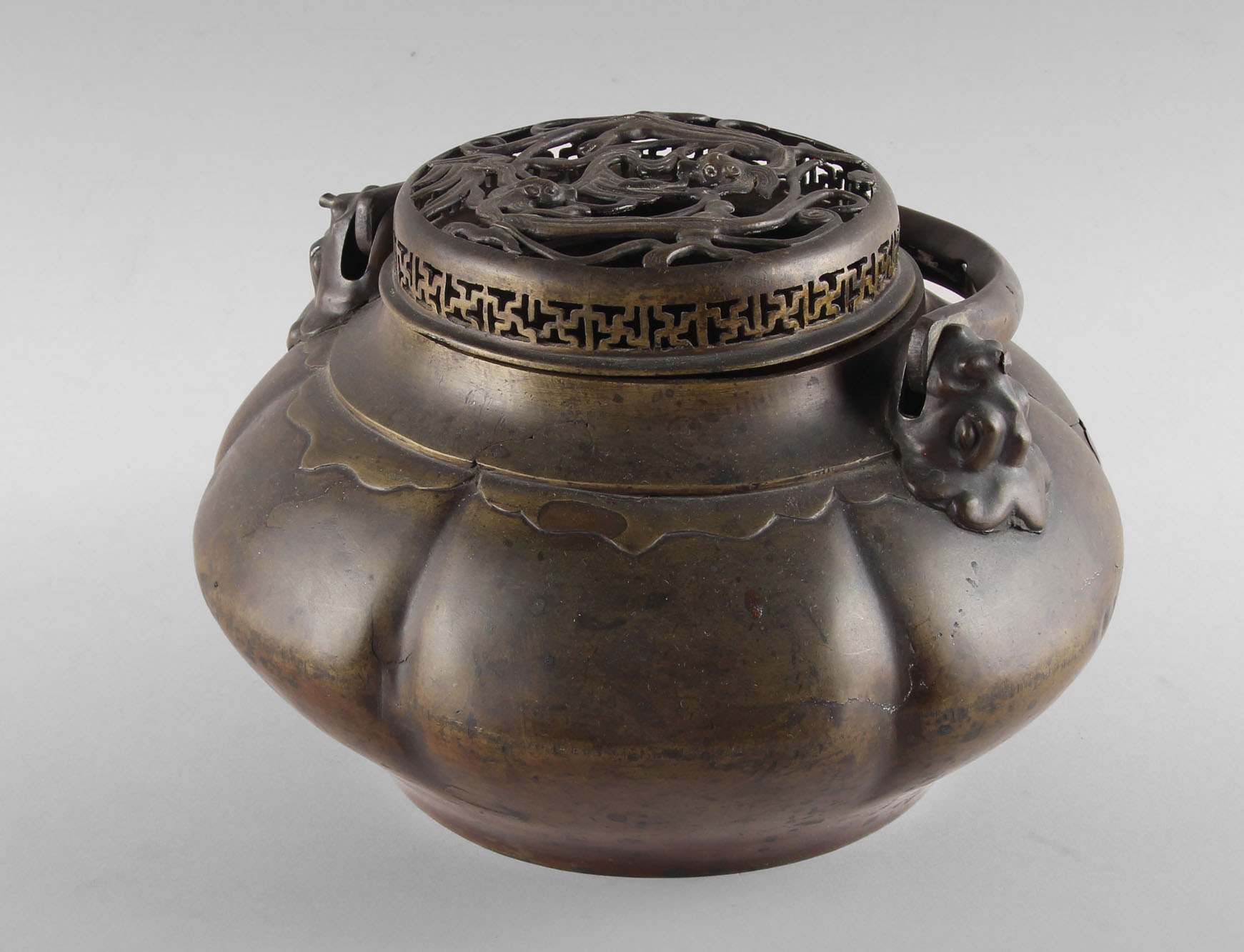  ANTIGUO SAHUMADOR ORIENTAL DE BRONCE PATINADO. 