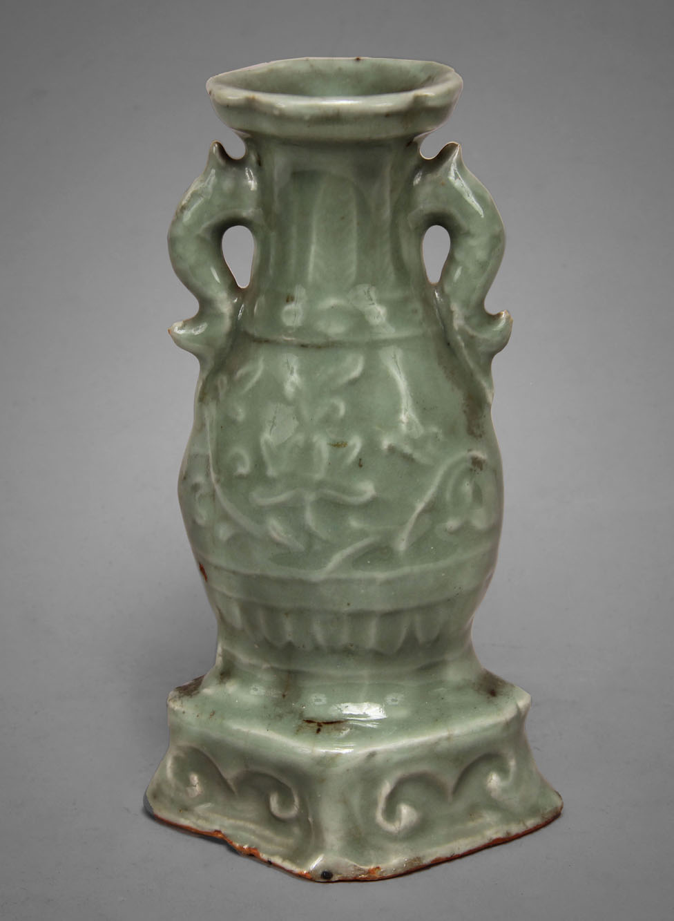  PEQUEÑO VASO CHINO DE PORCELANA CELADON.