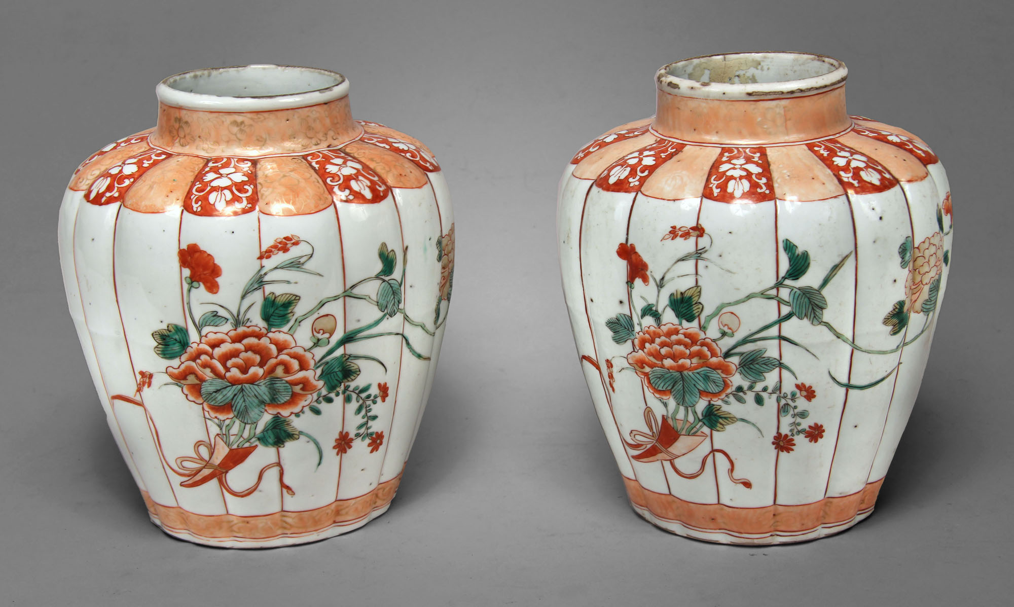  PAR DE ANTIGUOS VASOS DE PORCELANA CHINA FAMILLE VERT.