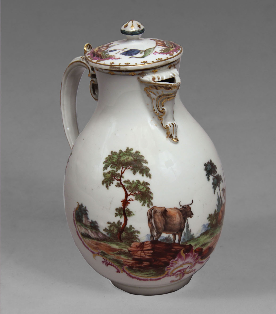  ANTIGUA JARRA DE PORCELANA ALEMANA DE LUDWIGSBURG CON TAPA.