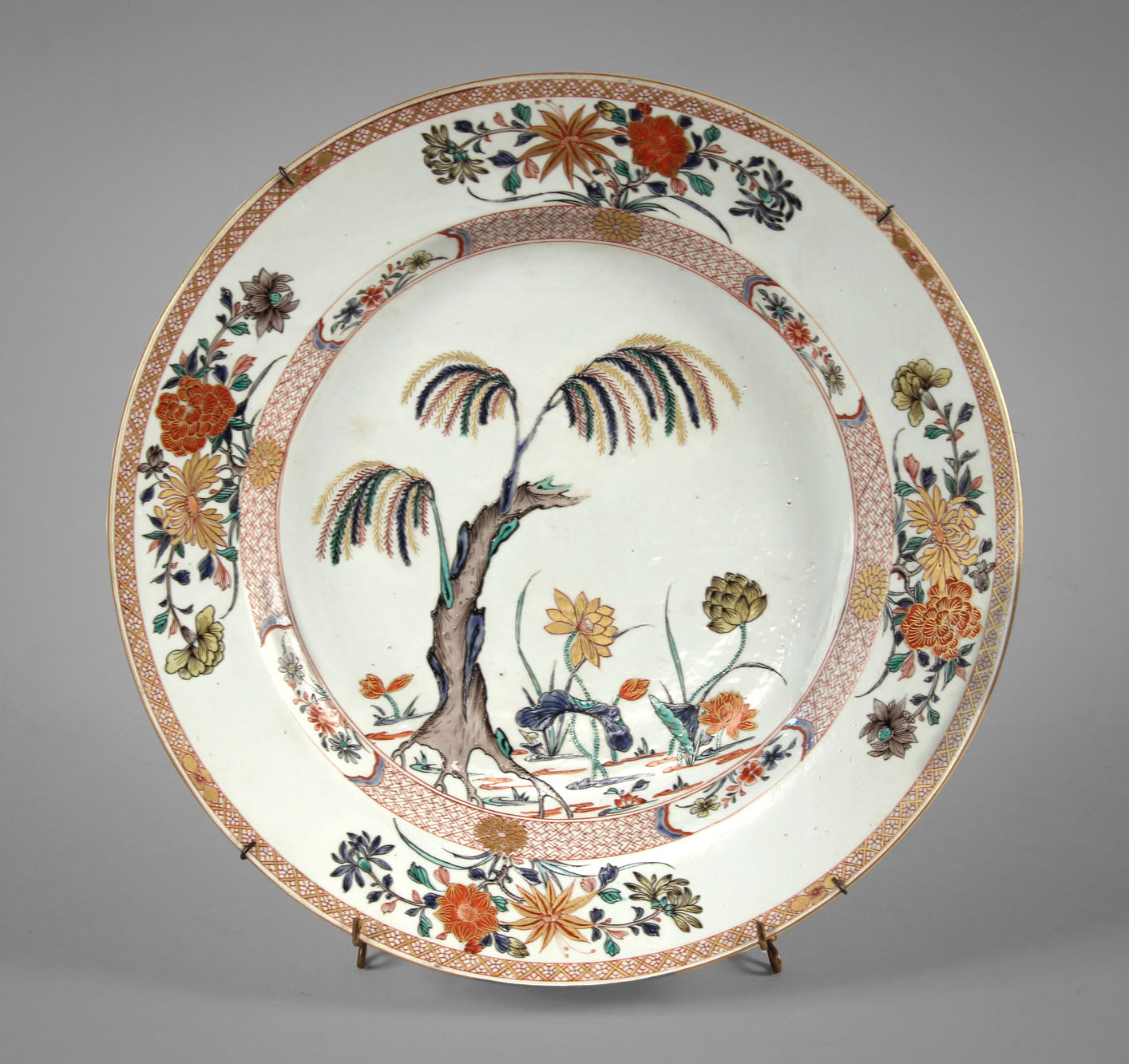  GRAN PLATO DE PORCELANA JAPONESA KAKIEMON.