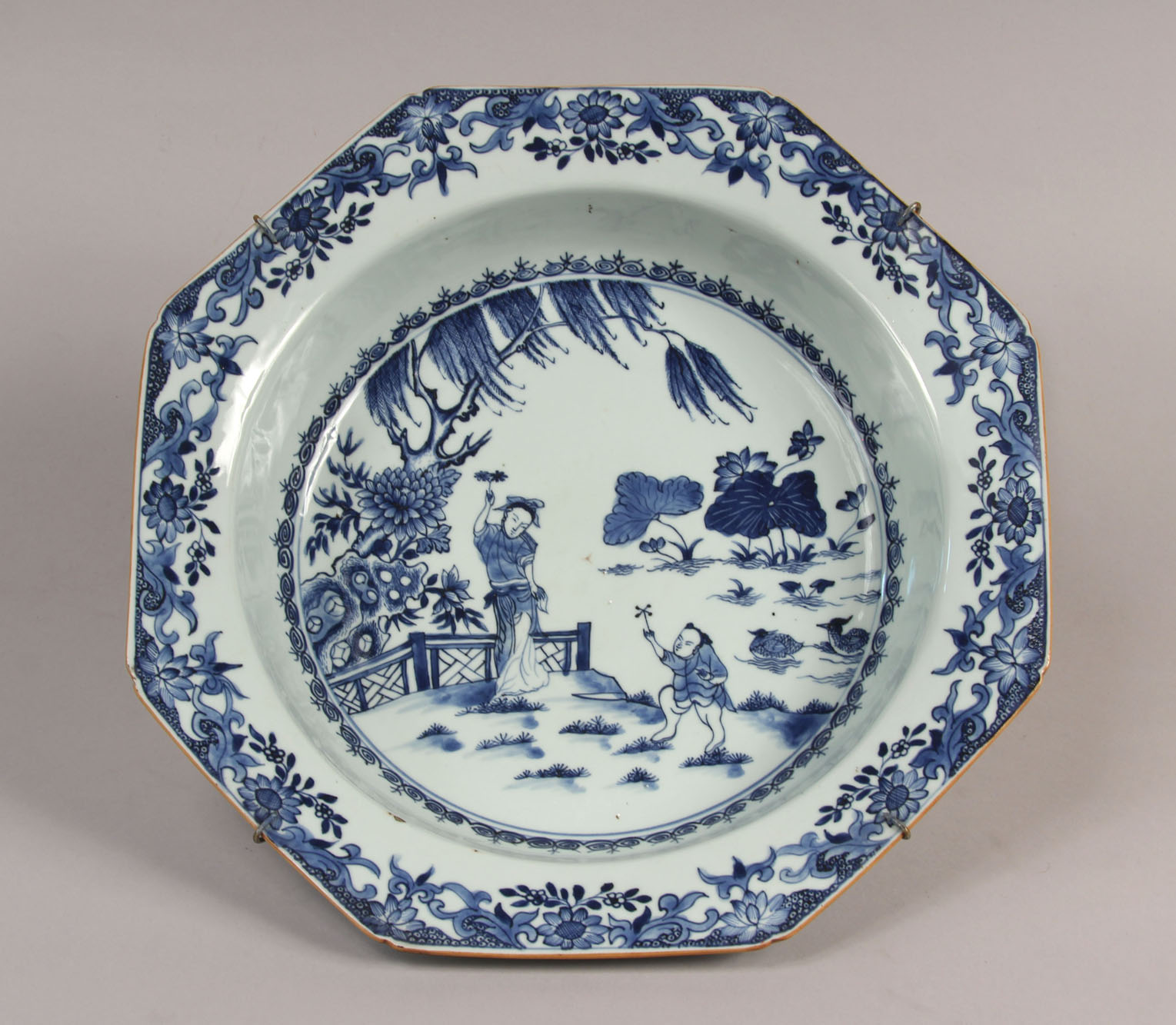  GRAN CENTRO DE PORCELANA CHINA SIGLO XIX.