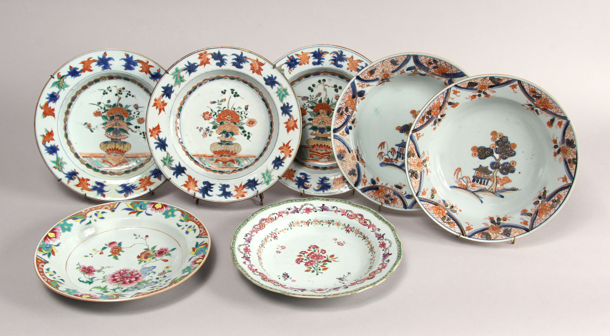 SIETE ANTIGUOS PLATOS HONDOS COMPAÑIA DE INDIAS. SIETE ANTIGUOS PLATOS HONDOS COMPAÑIA DE INDIAS.