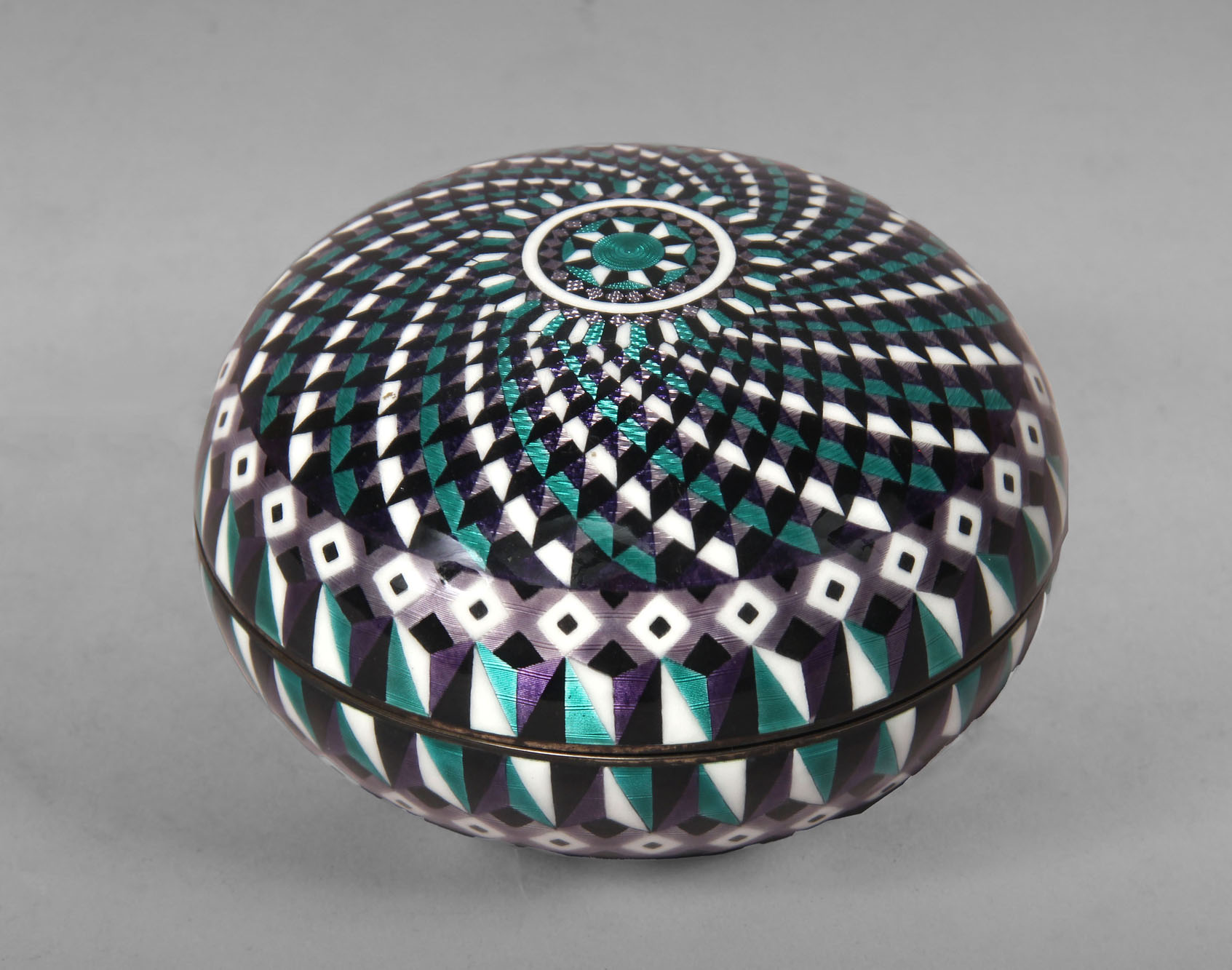 CAJA CIRCULAR ESMALTADA CON TAPA. CAJA CIRCULAR ESMALTADA CON TAPA.