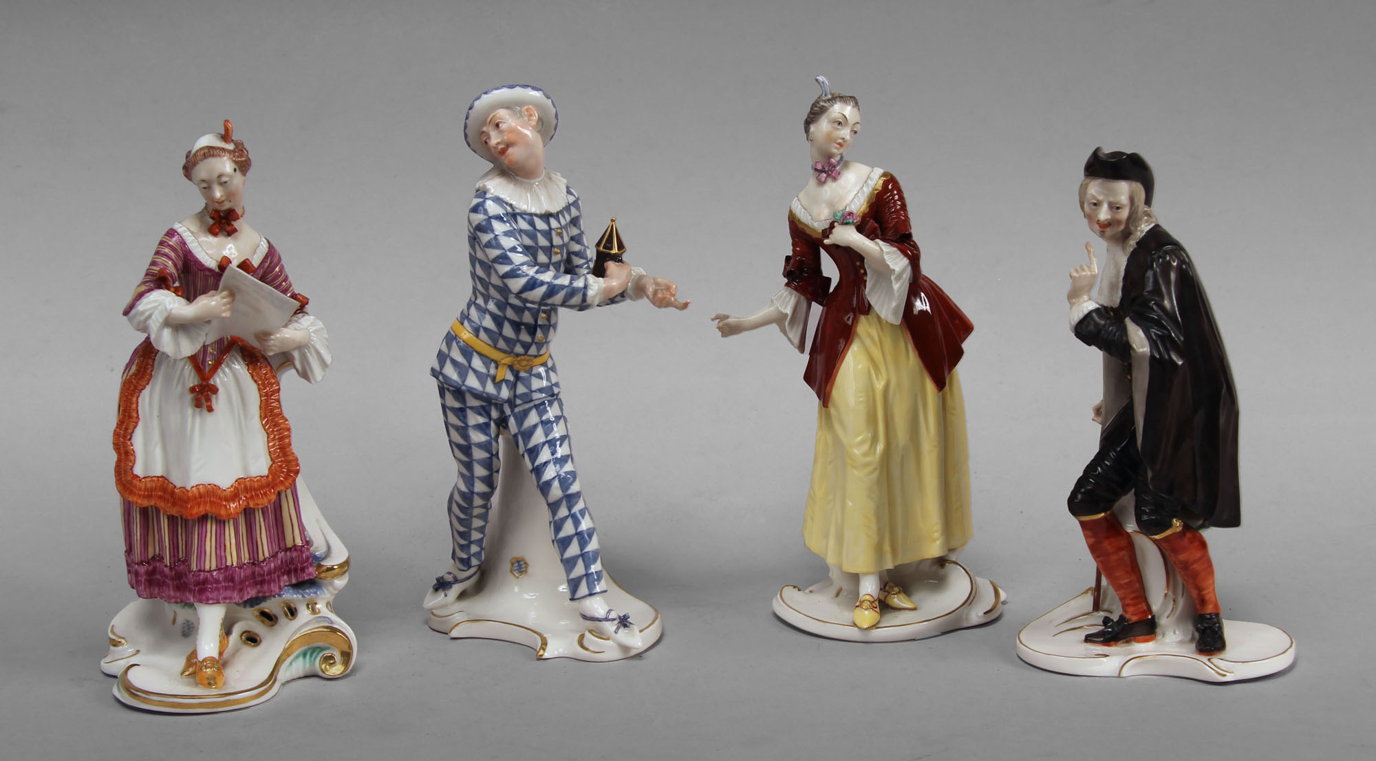  CUATRO FIGURAS DE PORCELANA ALEMANA DE NYMPHENBURG.