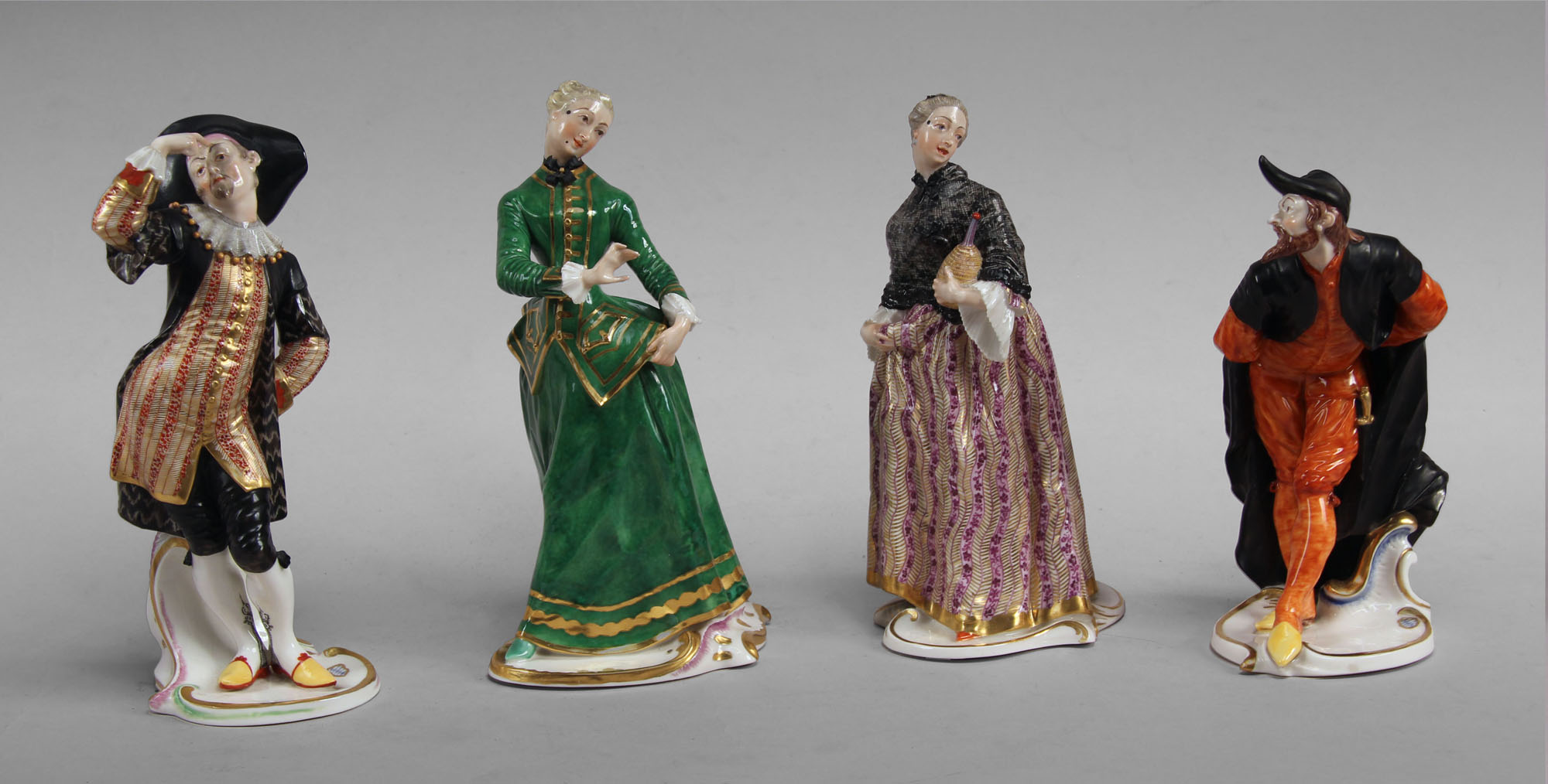  CUATRO FIGURAS DE PORCELANA ALEMANA DE NYMPHENBURG.