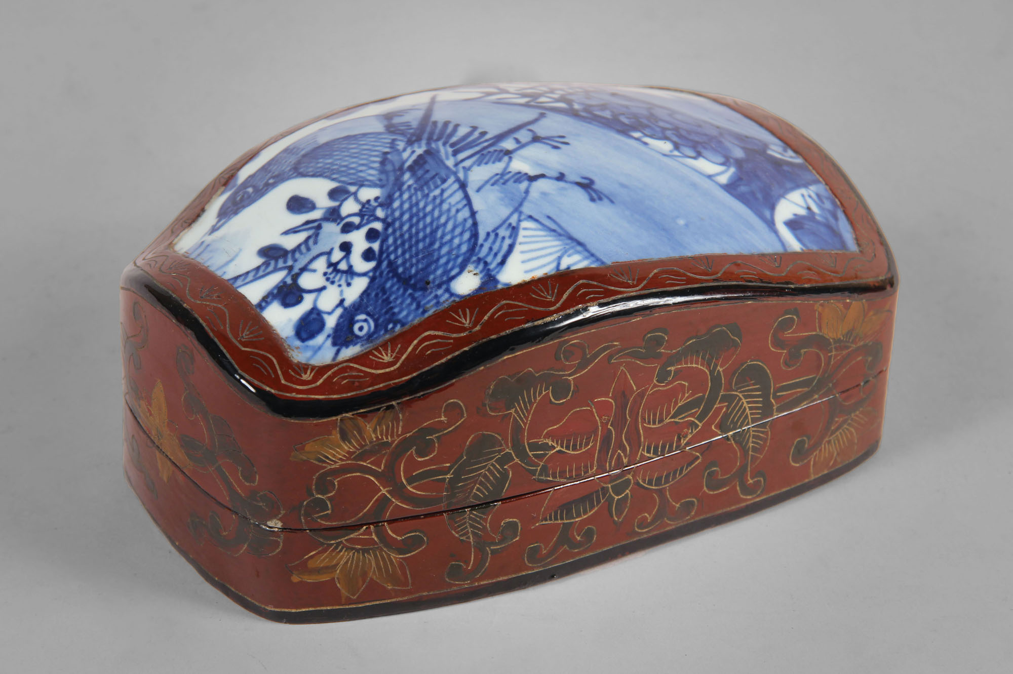  CAJA CHINA DE LACA CON TAPA.