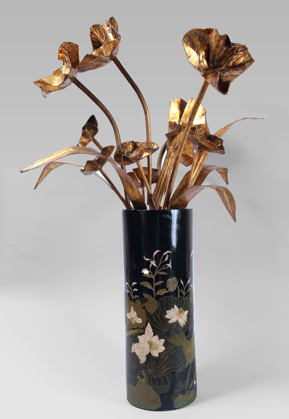  VASO CILINDRICO DE CERAMICA LAQUEADA. 