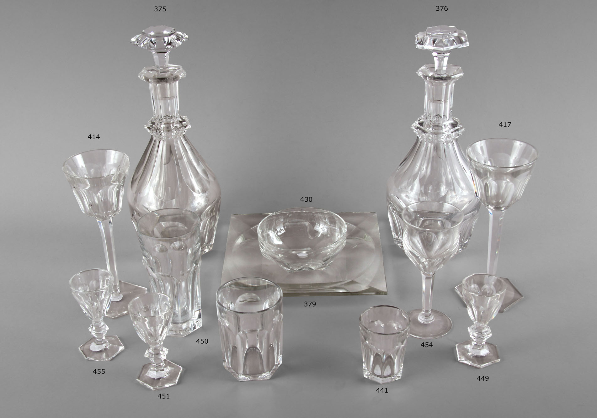 Lotes 375, 376, 414, 417, 430, 379, 450, 454, 455, 451, 441 y 449: 
																		PAR DE BOTELLONES FRANCESES DE BACCARAT CON SU TAPON.
																		PAR DE BOTELLONES FRANCESES DE BACCARAT CON SU TAPON. 
																		DOCE COPAS FACETADAS DE PIE ALTO PARA VINO. 
																		QUINCE COPAS FACETADAS DE PIE ALTO PARA VINO. 
																		DIECISIETE BOWLS DE MEDIO CRISTAL FACETADO. 
																		DIECISIETE PLATOS DE MEDIO CRISTAL FACETADO PARA POSTRE. 
																		NUEVE VASOS DE MEDIO CRISTAL FACETADO. 
																		DOCE COPAS DE MEDIO CRISTAL PARA JEREZ. 
																		DOCE PEQUEÑAS COPAS DE MEDIO CRISTAL PARA LICOR. 
																		DOCE PEQUEÑAS COPAS DE MEDIO CRISTAL PARA LICOR. 
																		CATORCE PEQUEÑOS VASOS DE MEDIO CRISTAL FACETADO. 
																		DIECISEIS PEQUEÑAS COPAS DE MEDIO CRISTAL PARA LICOR. 