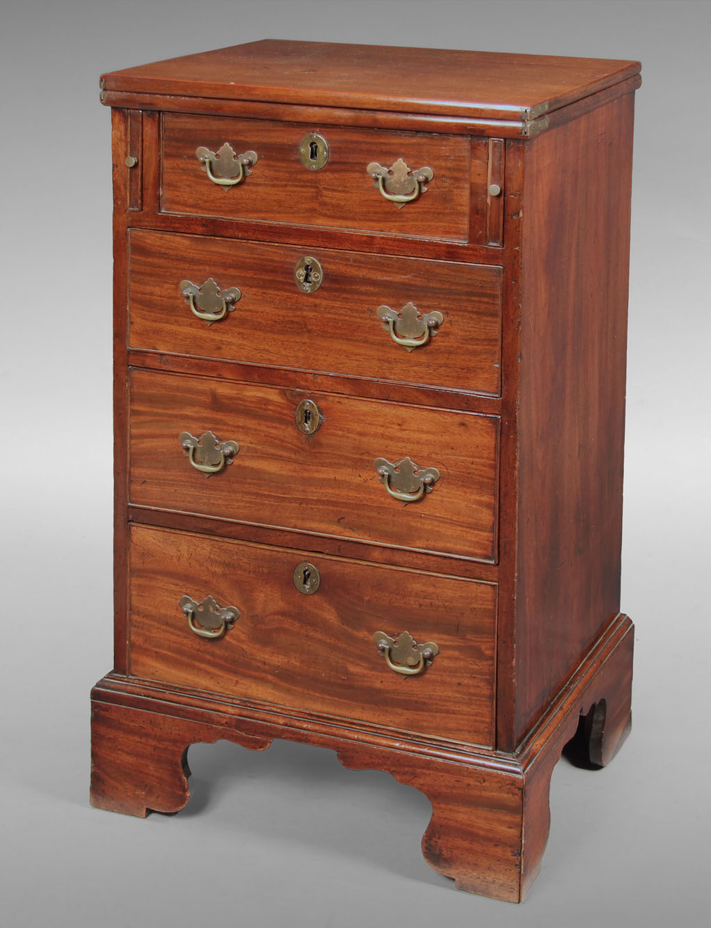  ANTIGUO 'BACHELOR'S CHEST' INGLES GEORGIAN.