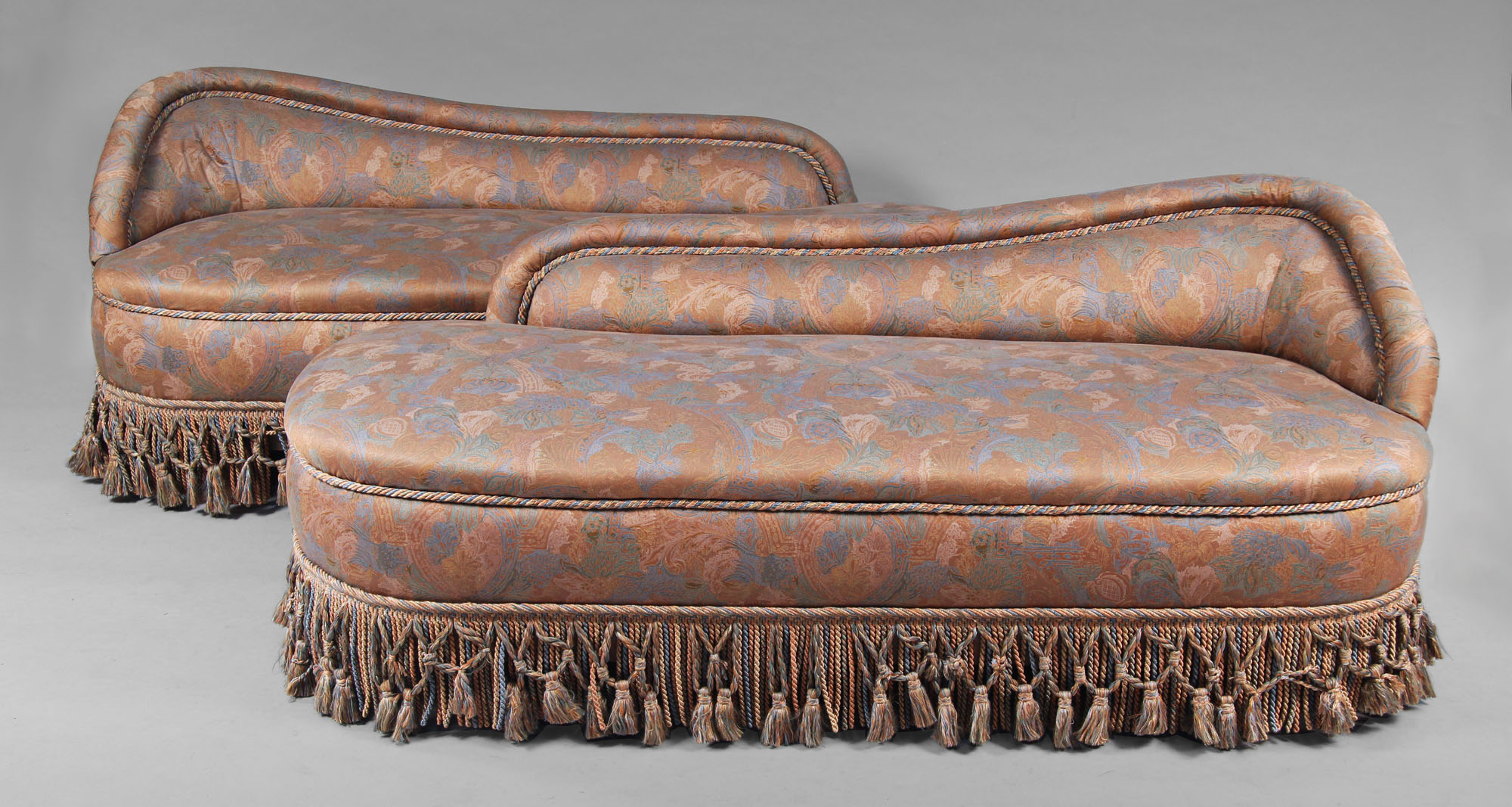 PAR DE 'CHAISES LONGUES' TOTALMENTE TAPIZADAS. PAR DE 'CHAISES LONGUES' TOTALMENTE TAPIZADAS.