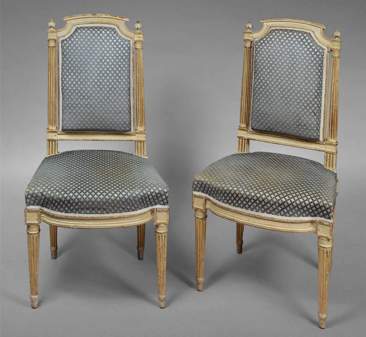  PAR DE ANTIGUAS SILLAS FRANCESAS DE ESTILO LUIS XVI.