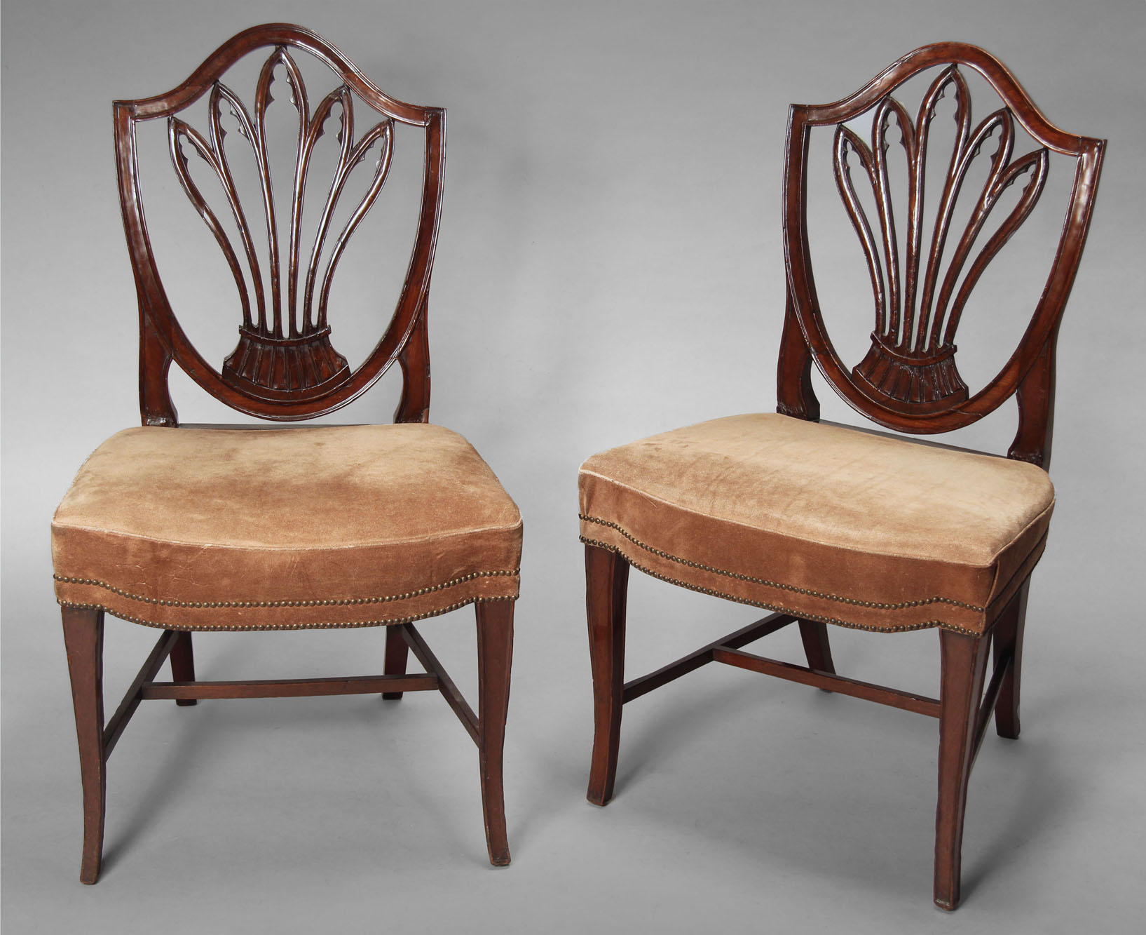  PAR DE ANTIGUAS SILLAS INGLESAS ESTILO HEPPLEWHITE.