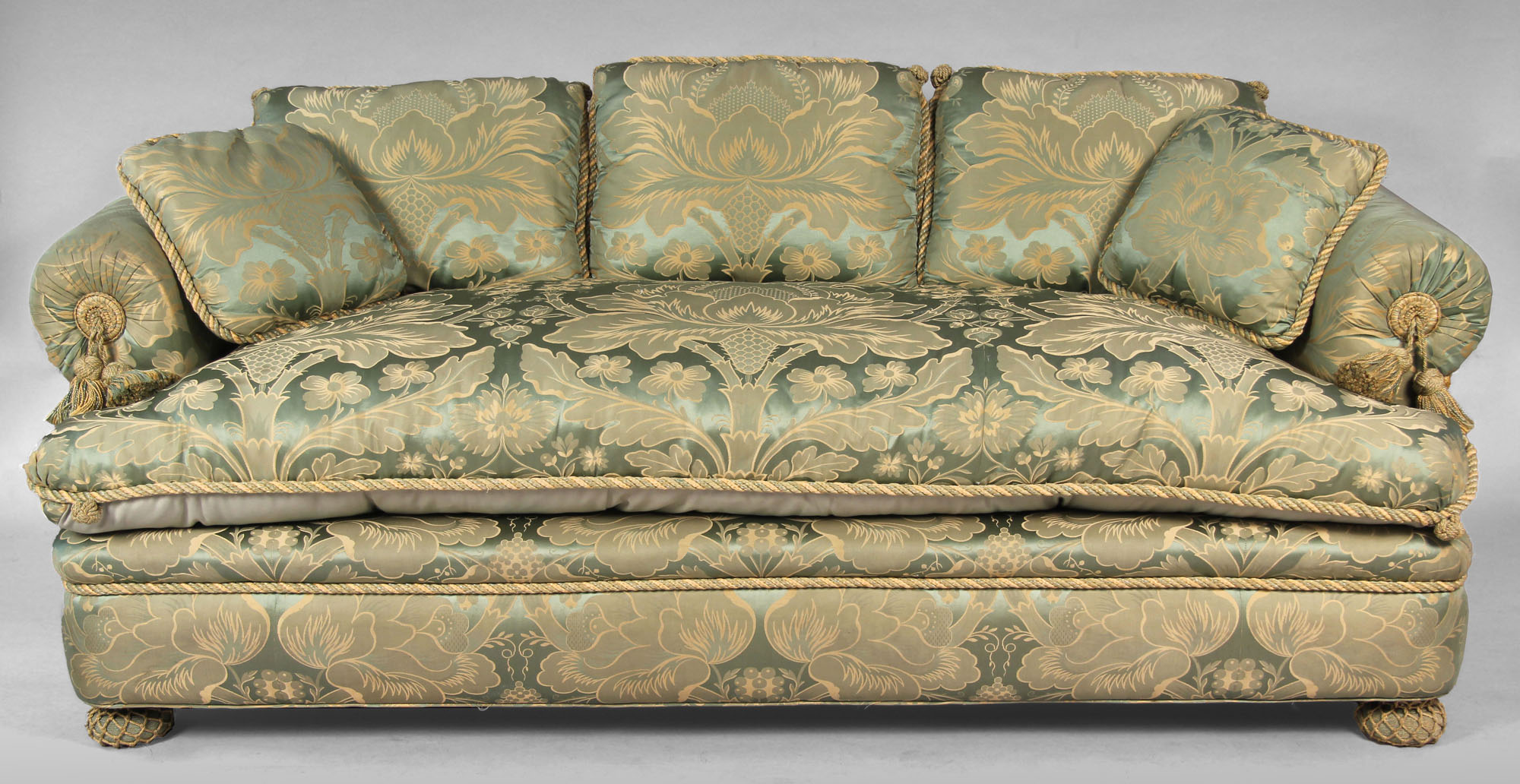 Lotes 183 y 184: 
																		SOFA CONFORTABLE PARA TRES CUERPOS.
																		SOFA CONFORTABLE PARA TRES CUERPOS.