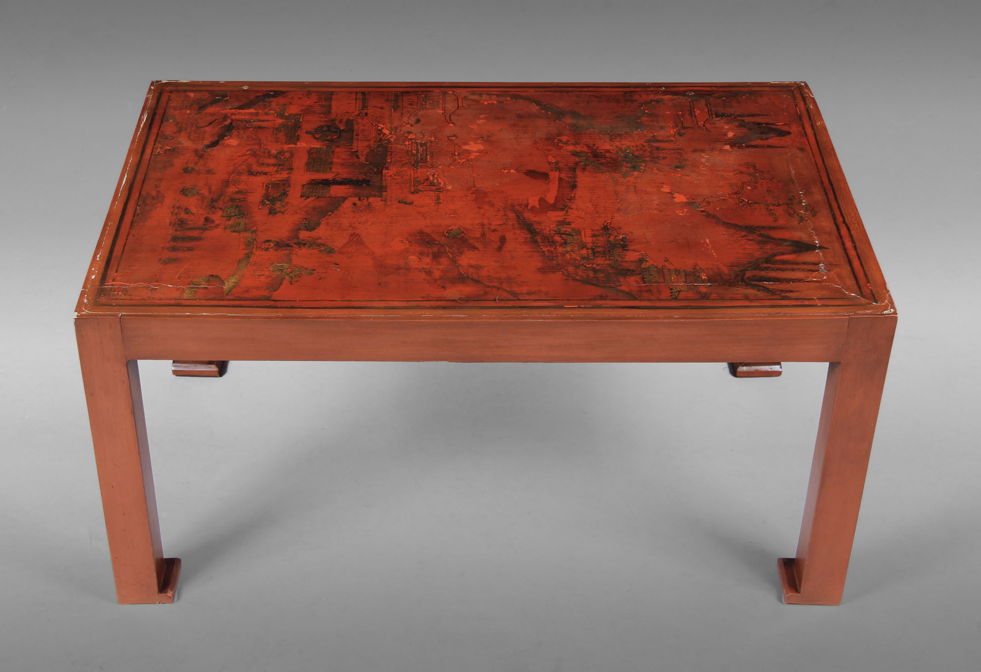  PEQUEÑA MESA BAJA CHINA DE LACA DECORADA.