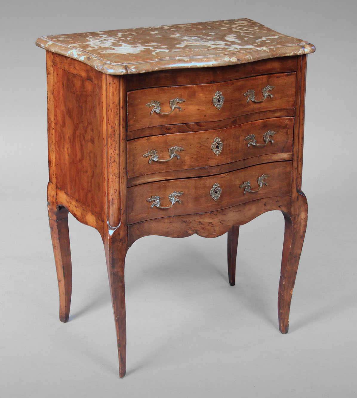  ANTIGUA PEQUEÑA COMODA FRANCESA DE ESTILO LUIS XV.