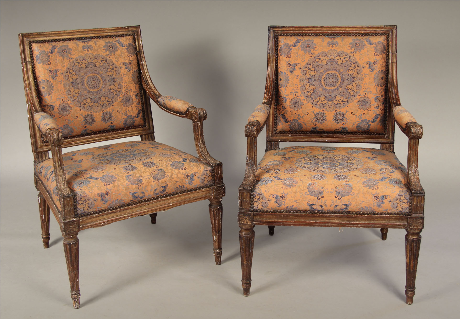  PAR DE ANTIGUOS SILLONES FRANCESES DE ESTILO LUIS XVI. 