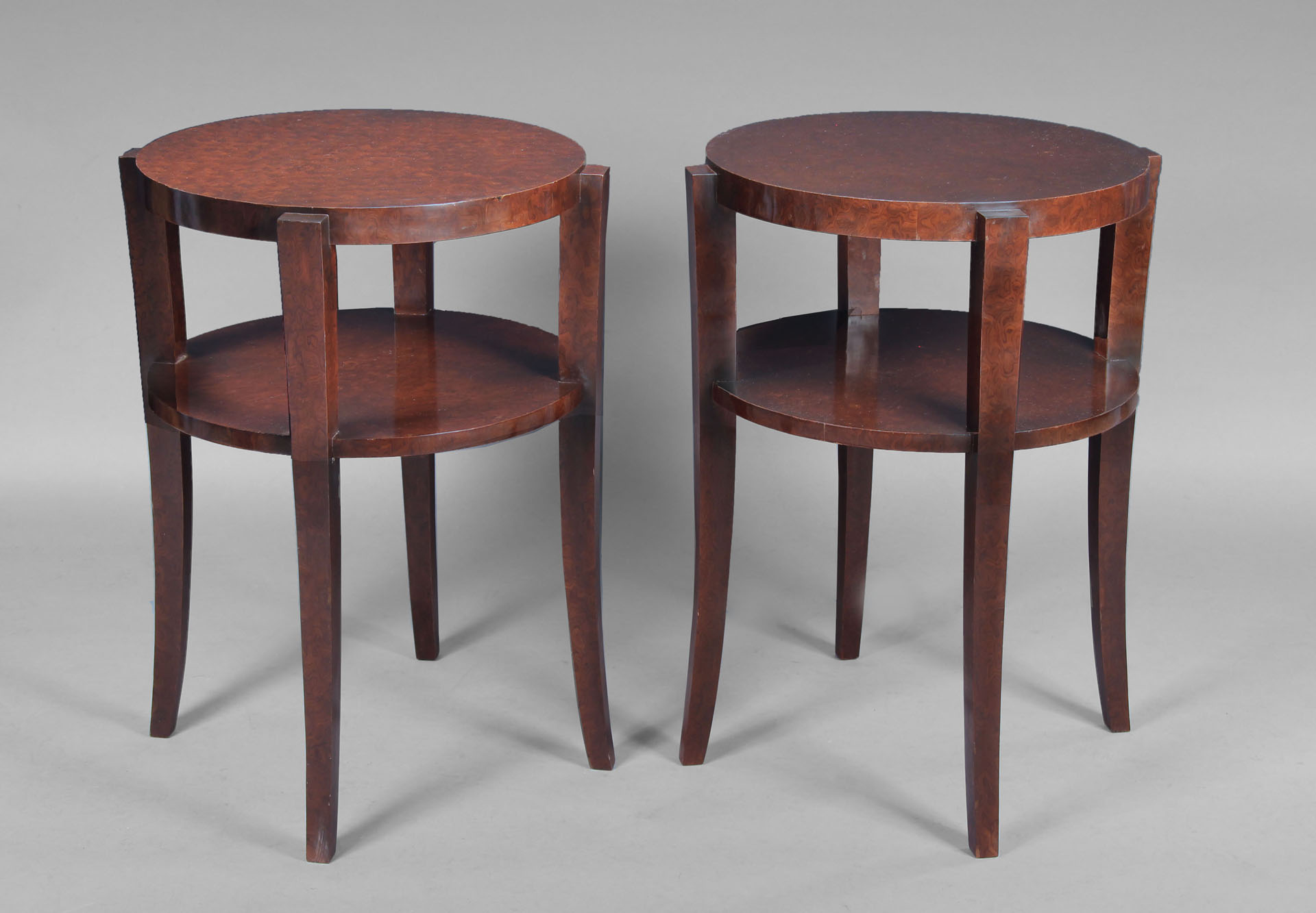  PAR DE MESAS CIRCULARES ESTILO ART DECO. 