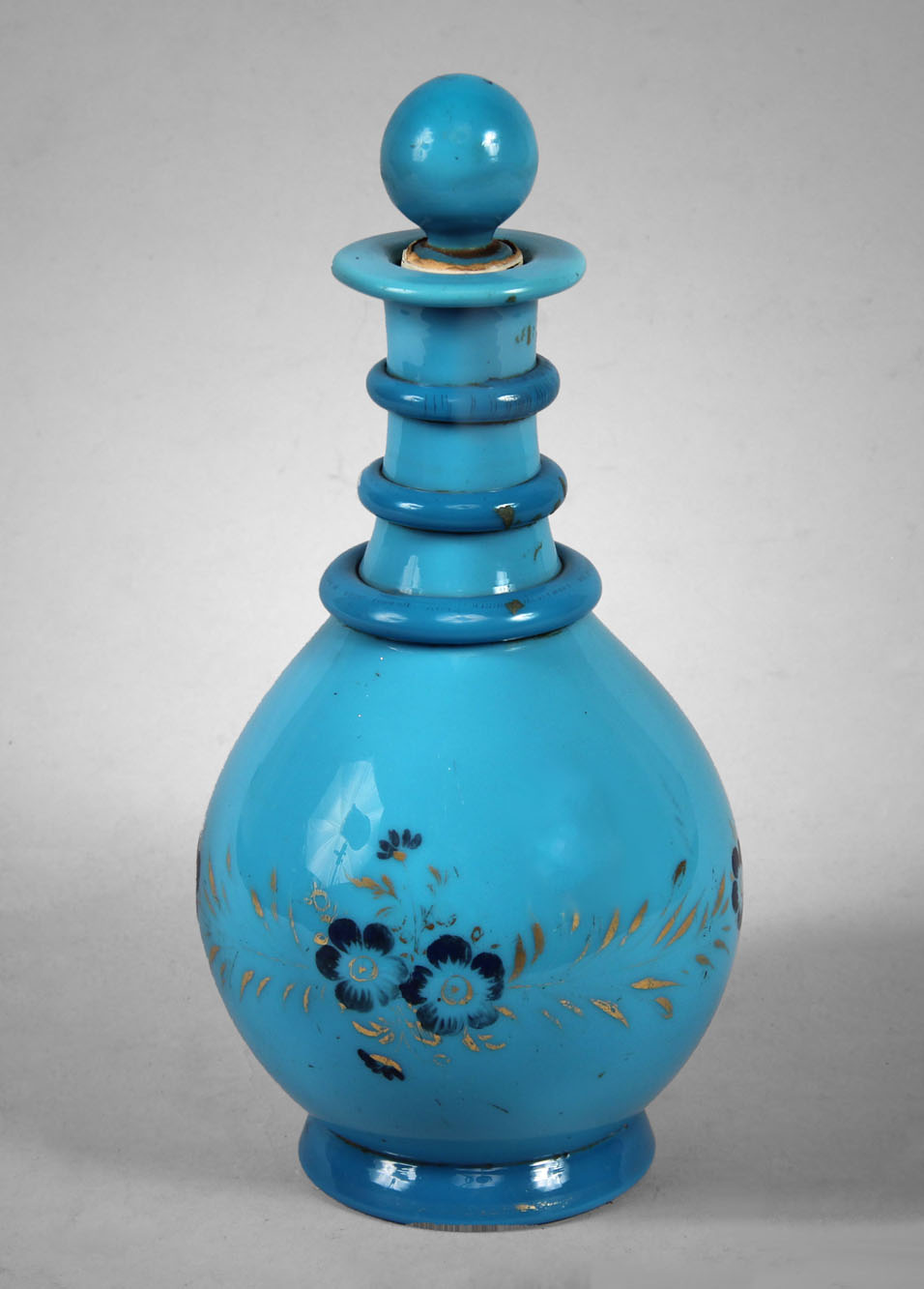  ANTIGUO BOTELLON DE OPALINA CELESTE CON TAPON. 