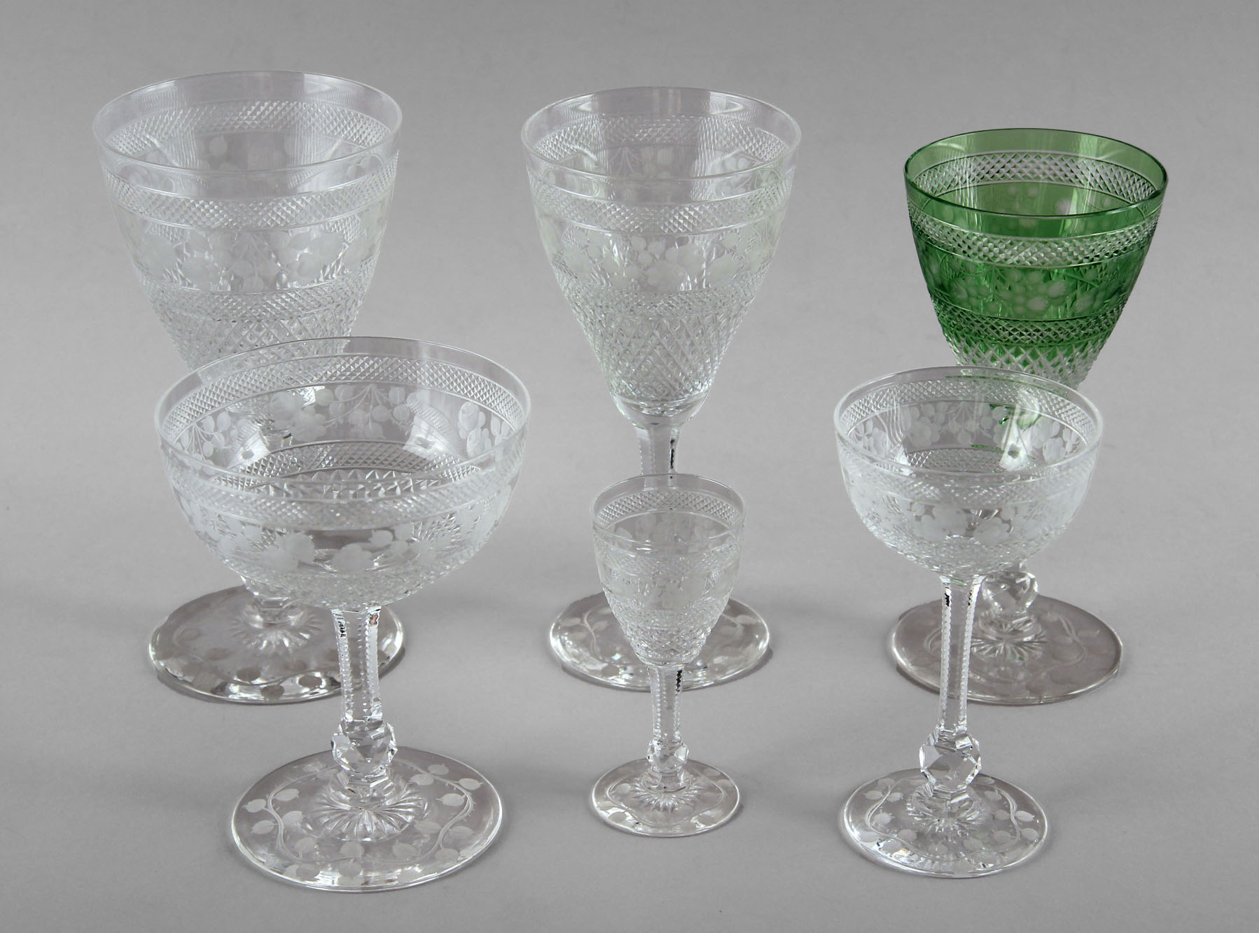  FINO JUEGO DE COPAS INGLES TALLADO.