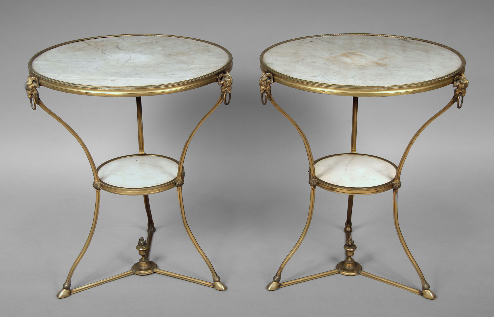  PAR DE MESAS GUERIDON FRANCESAS ESTILO IMPERIO. 