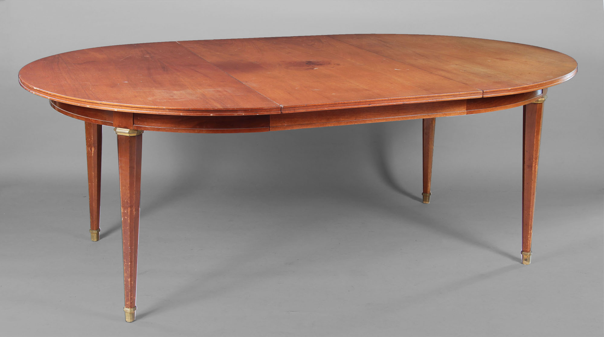  MESA CIRCULAR DE ESTILO FRANCES LUIS XVI PARA COMEDOR. 