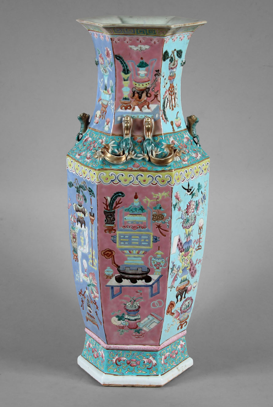  VASO DE PORCELANA CHINA ESMALTADA DE FORMA HEXAGONAL.