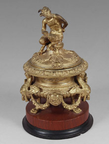 Lote 550: ANTIGUO TINTERO FRANCES DEL SIGLO XIX CON TAPA. ANTIGUO TINTERO FRANCES DEL SIGLO XIX CON TAPA.