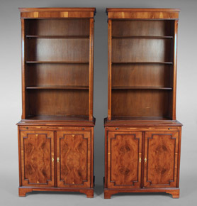 Lote 157: PAR DE BIBLIOTECAS INGLESAS FORMADAS POR DOS CUERPOS. PAR DE BIBLIOTECAS INGLESAS FORMADAS POR DOS CUERPOS.