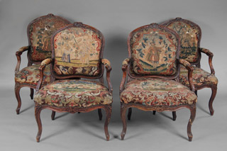 Lote 113: CUATRO ANTIGUOS SILLONES FRANCESES DE EPOCA LUIS XV.  CUATRO ANTIGUOS SILLONES FRANCESES DE EPOCA LUIS XV. 