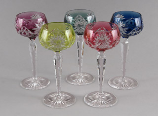 Lote 512: VEINTICINCO COPAS ALTAS DE COLOR PARA VINO DEL RHIN. VEINTICINCO COPAS ALTAS DE COLOR PARA VINO DEL RHIN.