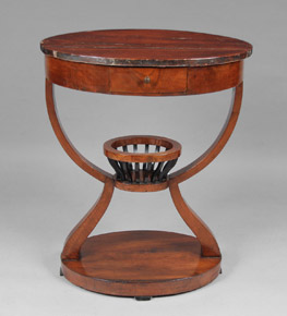 Lote 186: ANTIGUA MESA INGLESA DE FORMA OVAL PARA CENTRO.  ANTIGUA MESA INGLESA DE FORMA OVAL PARA CENTRO. 