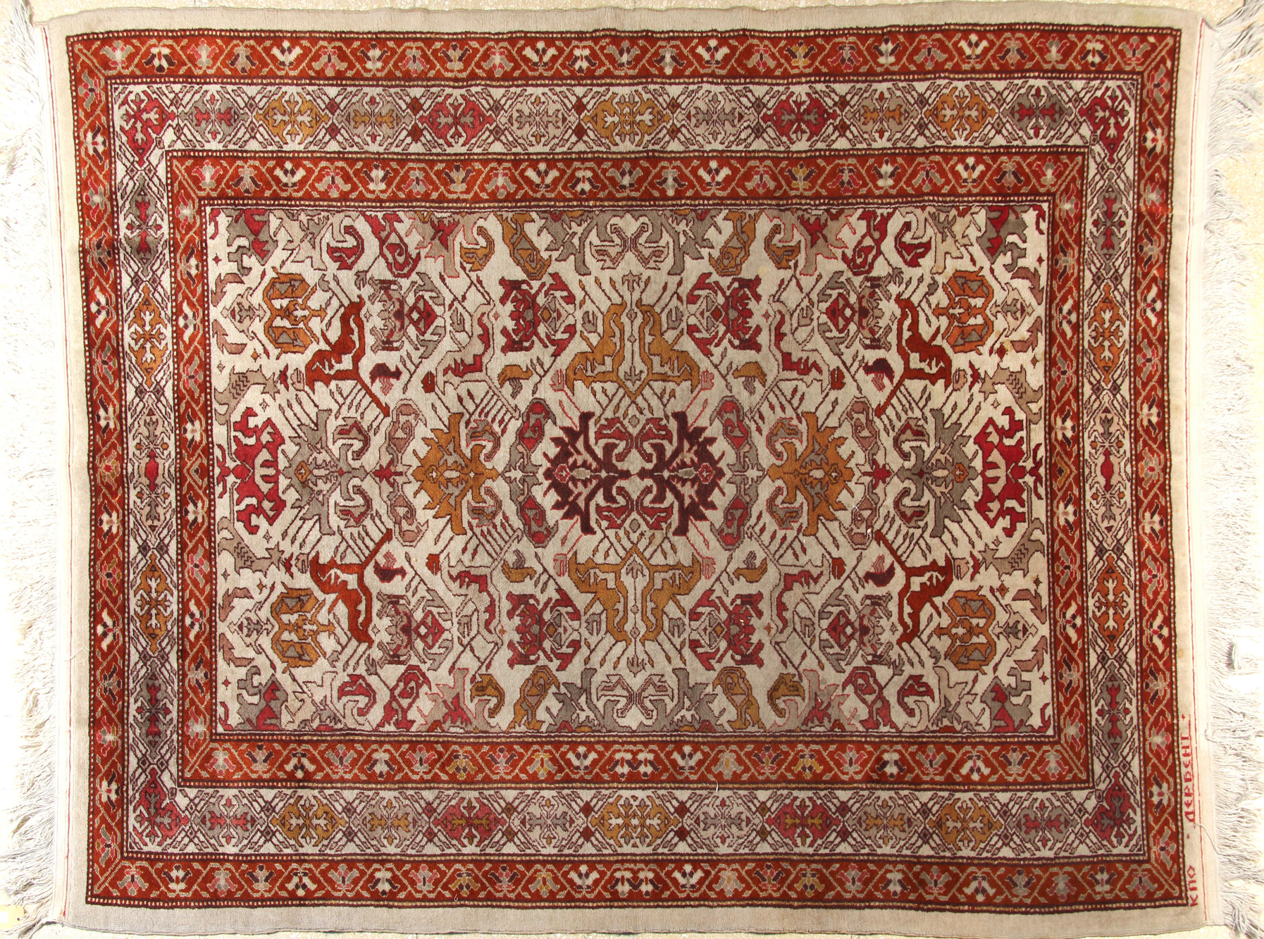 PEQUEÑA ALFOMBRA PERSA DE LANA TEJIDA A MANO. PEQUEÑA ALFOMBRA PERSA DE LANA TEJIDA A MANO.