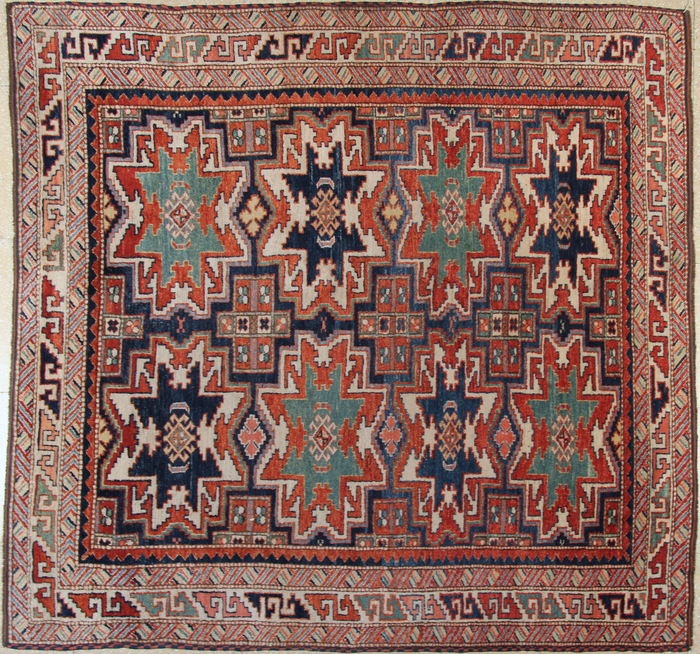 ALFOMBRA TURCA DE LANA TEJIDA A MANO. ALFOMBRA TURCA DE LANA TEJIDA A MANO.