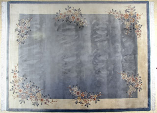 Lote 280: ALFOMBRA CHINA DE LANA TEJIDA A MANO.  ALFOMBRA CHINA DE LANA TEJIDA A MANO. 