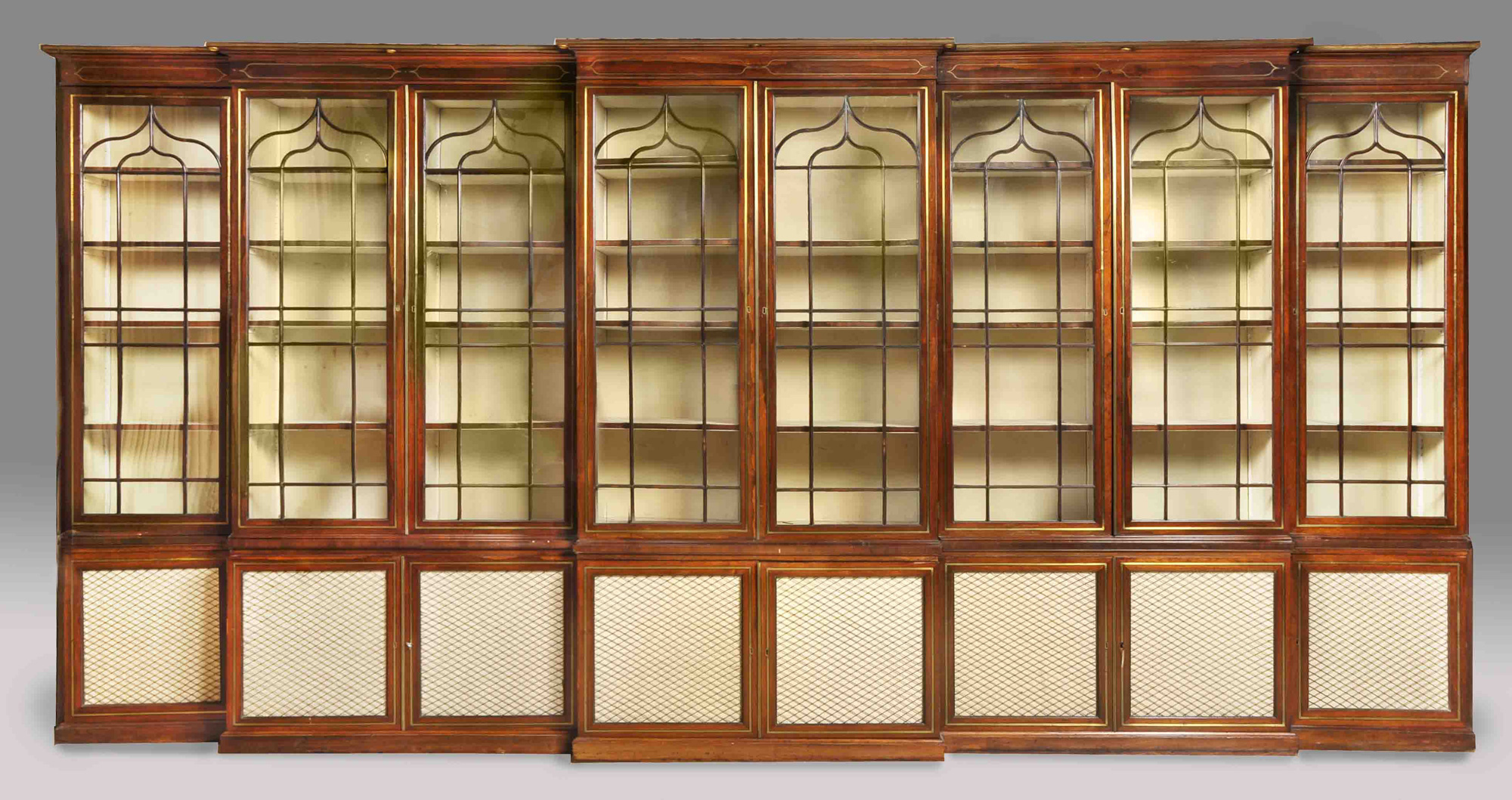 ANTIGUA 'BREAKFRONT BOOKCASE' INGLESA REGENCY. ANTIGUA 'BREAKFRONT BOOKCASE' INGLESA REGENCY.