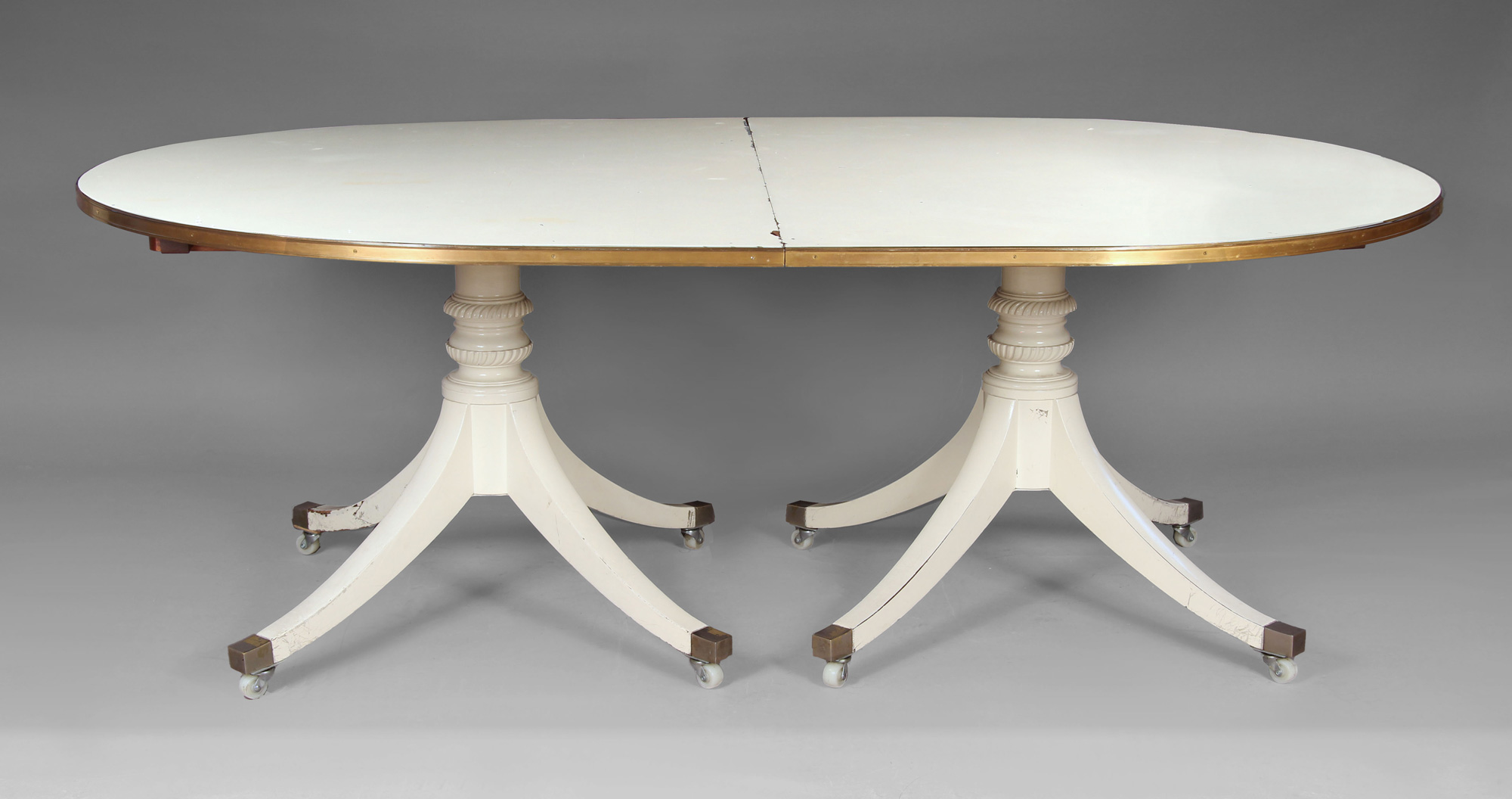 MESA OVAL ESTILO FRANCES LUIS XVI PARA COMEDOR. MESA OVAL ESTILO FRANCES LUIS XVI PARA COMEDOR.