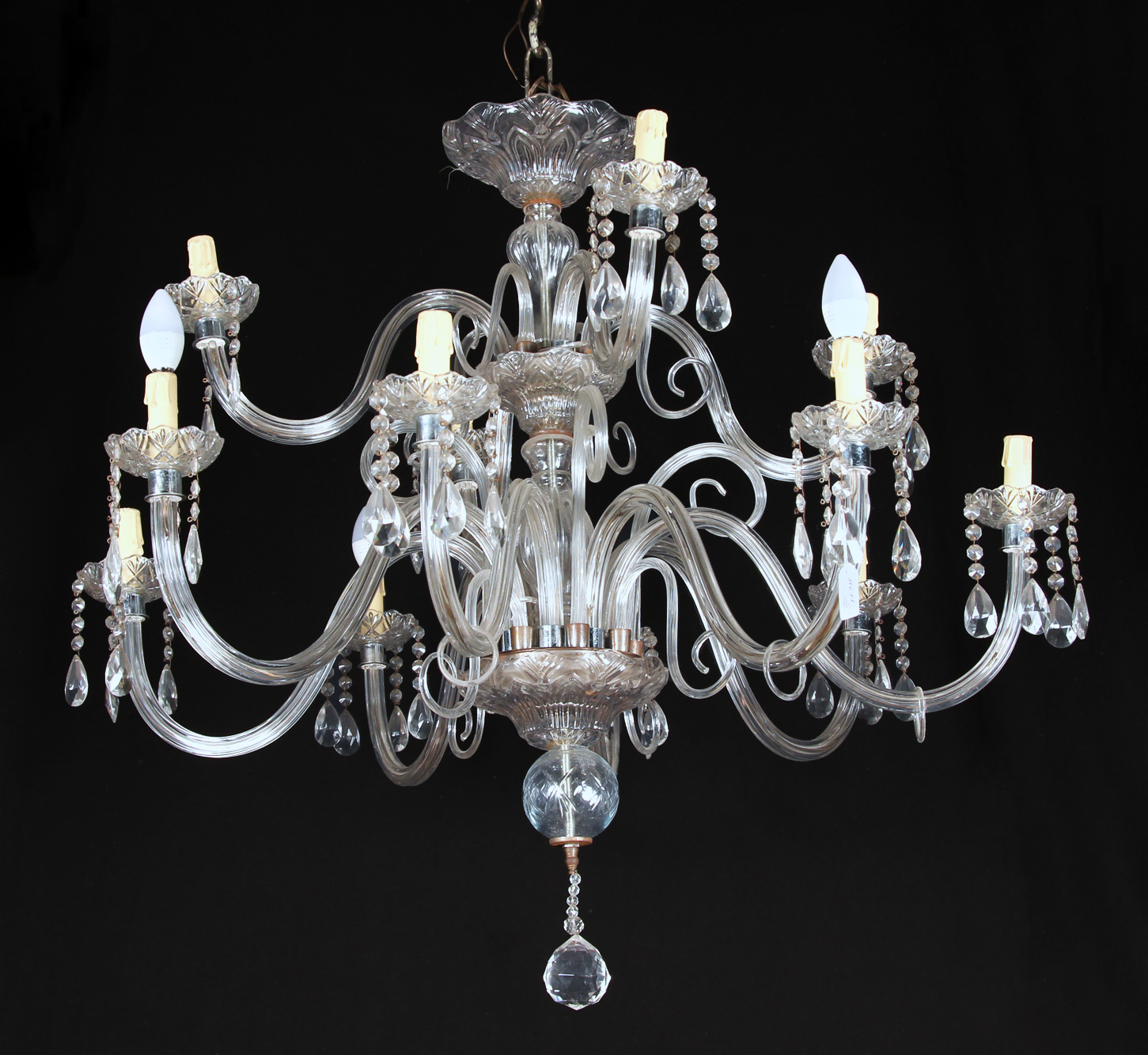 ARAÑA ESTILO INGLES DE DOCE LUCES. ARAÑA ESTILO INGLES DE DOCE LUCES.