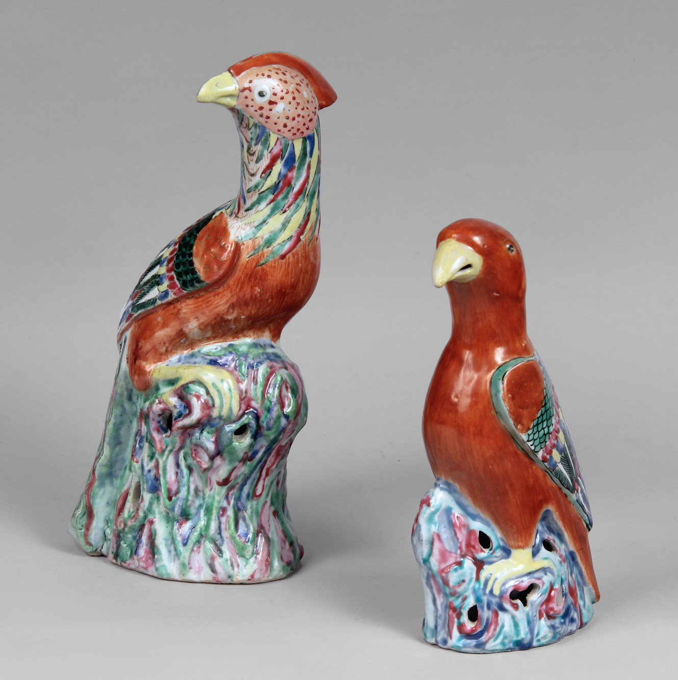 DOS FIGURAS 'AVES' DE PORCELANA CHINA DECORADA. DOS FIGURAS 'AVES' DE PORCELANA CHINA DECORADA.