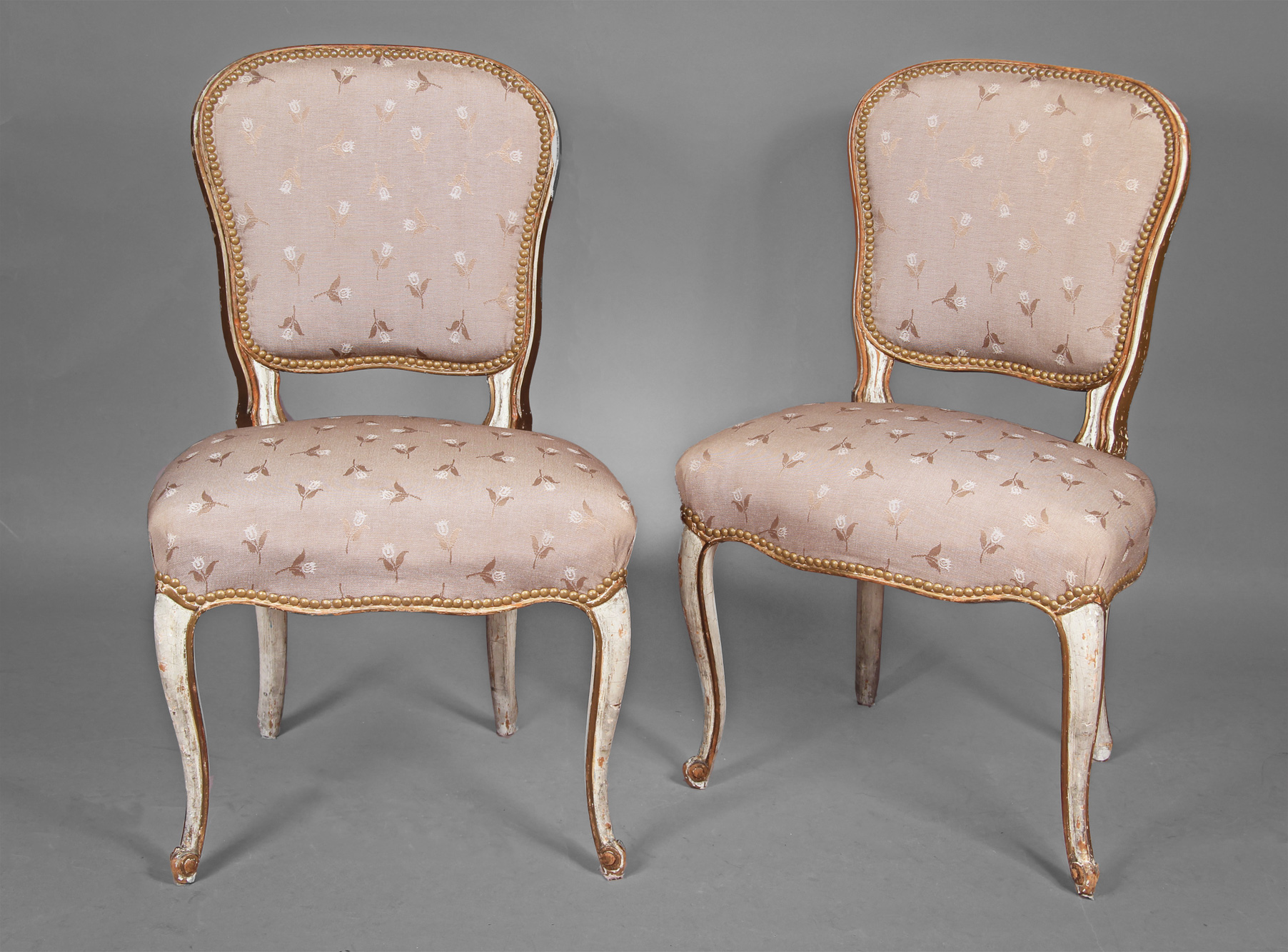 PAR DE PEQUEÑAS SILLAS FRANCESAS PARA DORMITORIO. PAR DE PEQUEÑAS SILLAS FRANCESAS PARA DORMITORIO.