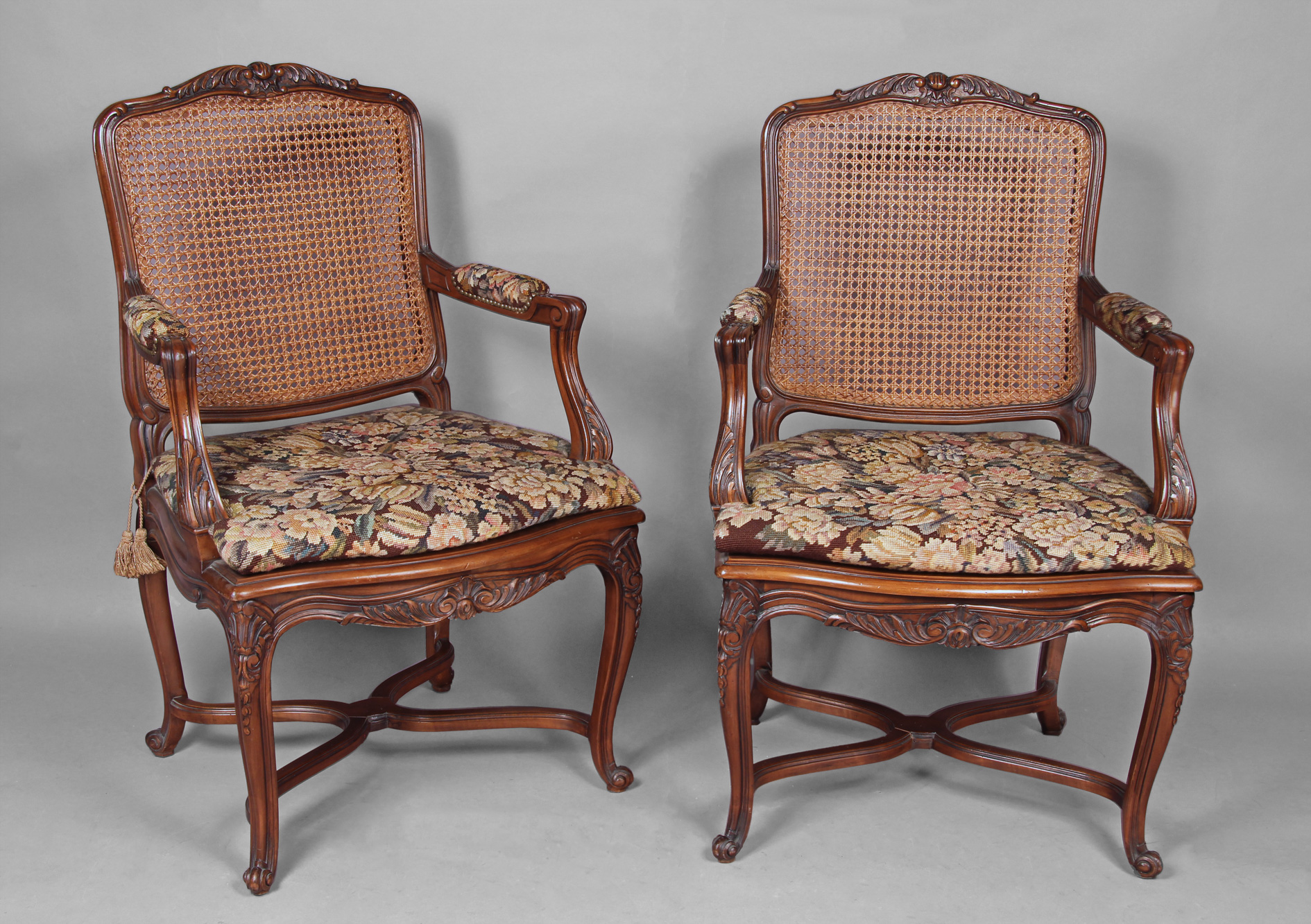 PAR DE SILLONES DE ESTILO FRANCES REGENCE. PAR DE SILLONES DE ESTILO FRANCES REGENCE.
