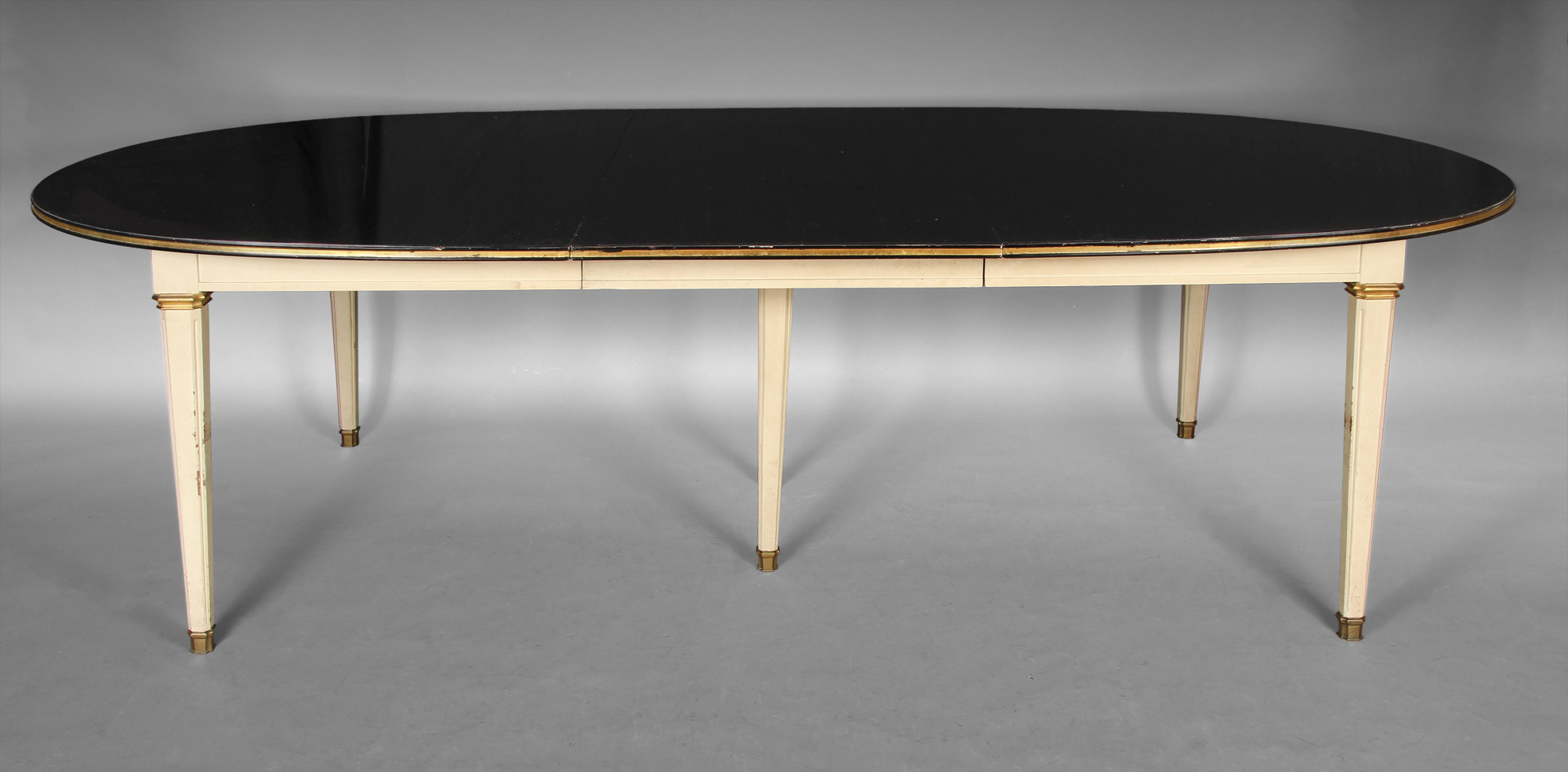 MESA OVAL DE ESTILO FRANCES LUIS XVI PARA COMEDOR. MESA OVAL DE ESTILO FRANCES LUIS XVI PARA COMEDOR.