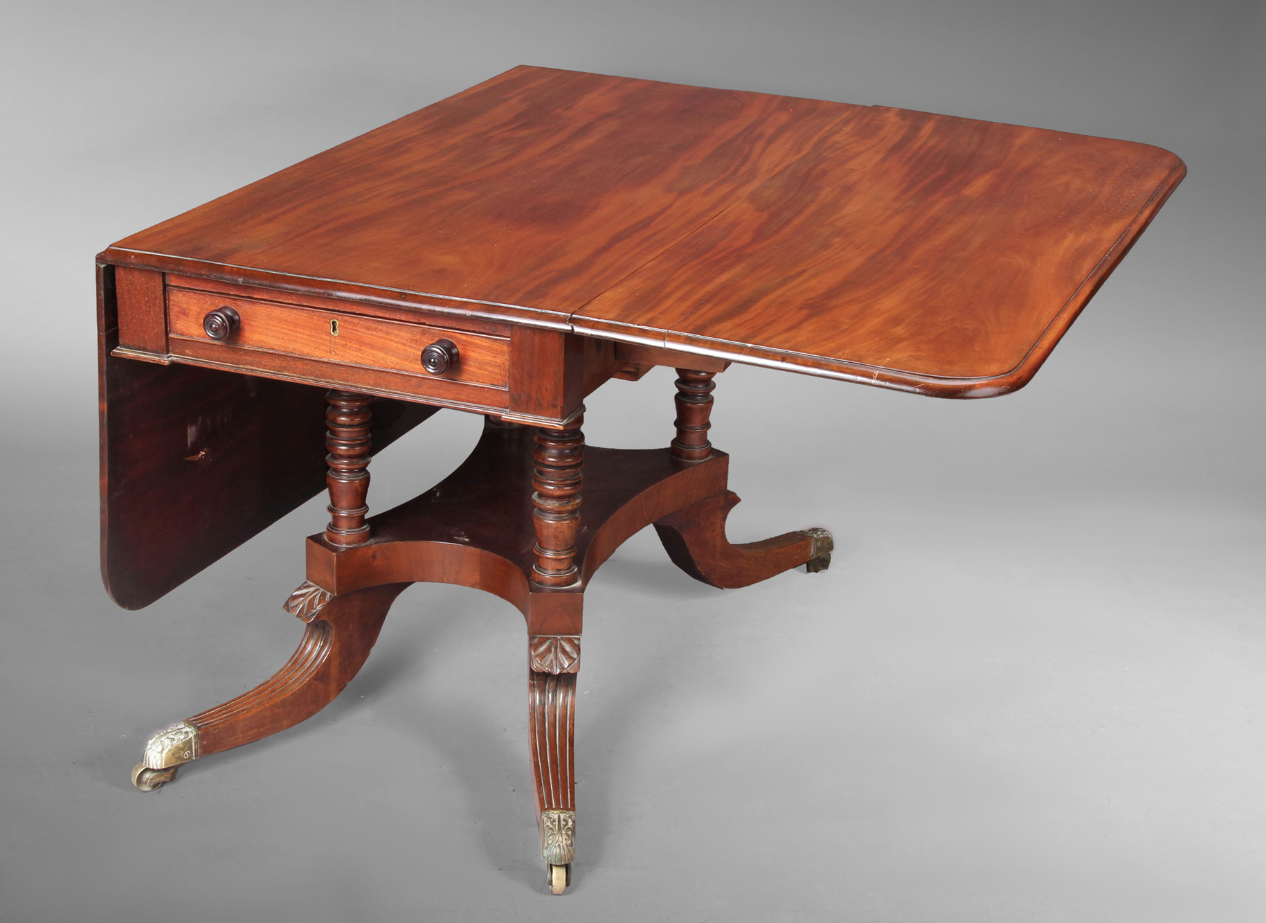 ANTIGUA MESA INGLESA DE ALETAS VOLCABLES. ANTIGUA MESA INGLESA DE ALETAS VOLCABLES.