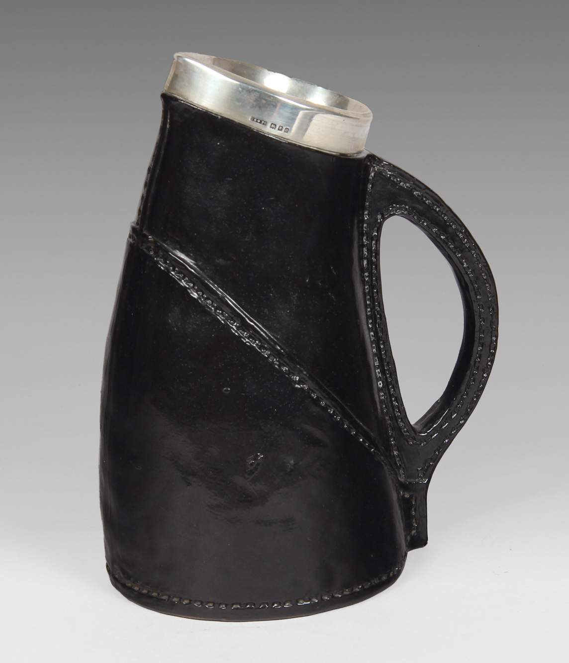 JARRA DE POTTERY INGLESA ROYAL DOULTON PARA VINO. JARRA DE POTTERY INGLESA ROYAL DOULTON PARA VINO.