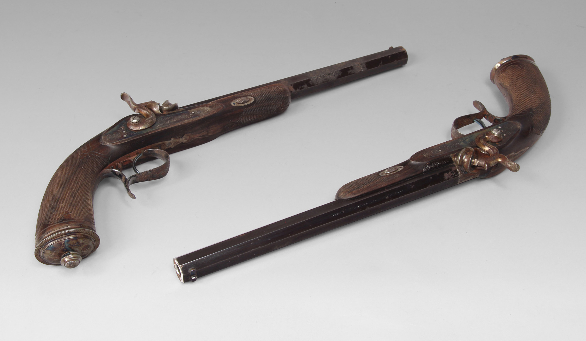 PAR DE ANTIGUAS PISTOLAS BELGAS PARA DUELO. PAR DE ANTIGUAS PISTOLAS BELGAS PARA DUELO.