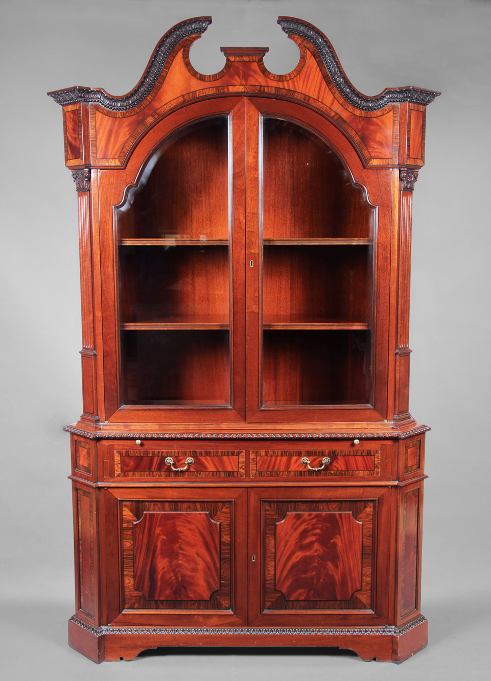 BIBLIOTECA ESTILO INGLES FORMADA POR DOS CUERPOS. BIBLIOTECA ESTILO INGLES FORMADA POR DOS CUERPOS.