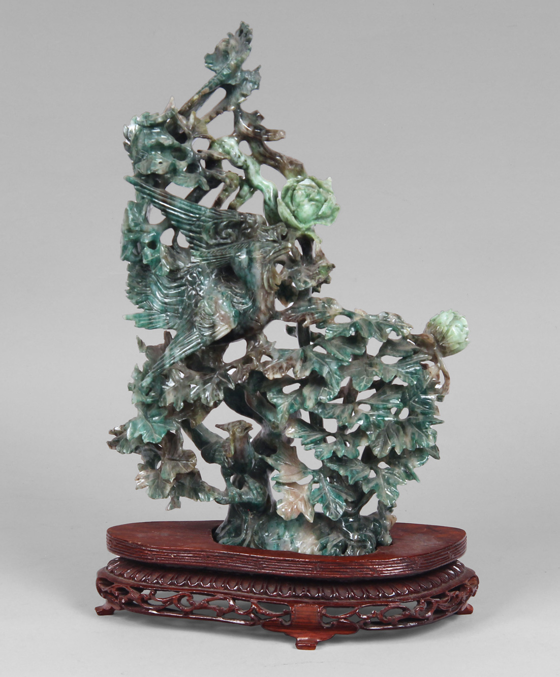 GRUPO CHINO DE JADE VERDE ESPINACA ESCULPIDO. GRUPO CHINO DE JADE VERDE ESPINACA ESCULPIDO.